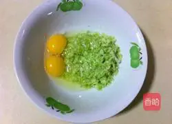 Illustration of how to make cabbage pancakes with blueberry sauce 3