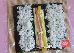 Illustration of how to flip Sakura sushi 7