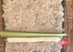 Illustration of how to make bacon-flavored sushi 3