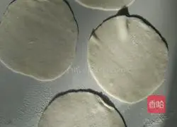 Illustration of how to make dough pancake 5