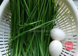 Illustration of how to make pancakes, chives and egg box 1