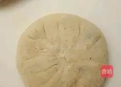 Illustration of how to make crispy black sesame pie 9