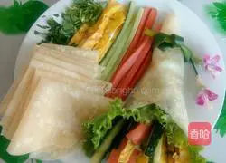 Illustration of how to make lettuce, ham and egg burritos 9