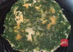 Illustration of how to make chive egg pancake 5