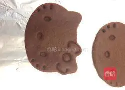 Illustration of how to make Hello kitty cocoa biscuits 4