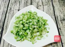 Illustration of how to make mushroom, shrimp and loofah pancakes 5