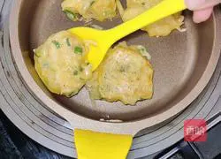 Illustrations of how to make homemade white radish pancakes with zero basic knowledge, just stir and succeed 10