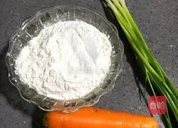 Illustration of how to make carrot and egg pancakes 1