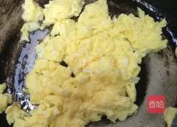 Illustration of how to make fried egg and lean meat pancakes 4