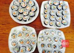 Illustration of how to make fancy sushi 4