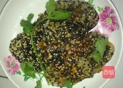 Illustration of how to make apple glutinous rice and black sesame cake with electric baking pan 7