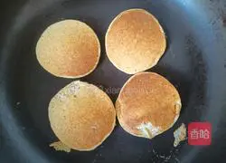 Illustration of how to make rice apple waffles 8