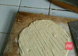 Illustration of how to make scallion pancakes 3