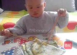 Illustration of how to make chive pancakes 7