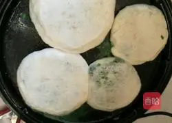 Illustration of how to make chive egg pancake 5