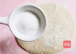 Illustration of making butterfly cakes with hand cakes 3