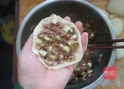 Illustration of how to make onion meatloaf 5