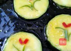 Illustration of how to make pan-fried zucchini cakes 12