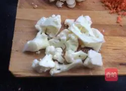 Illustration of how to make beef floss and vegetable cakes 3