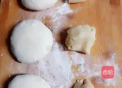 Illustration of how to make hand-torn biscuits 3