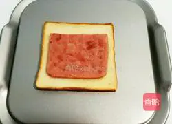 Illustration of how to make Hong Kong-style snack ham and toast 4