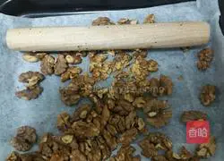 Illustration of how to mix sesame seeds with walnuts 3