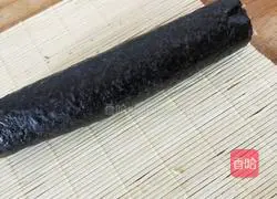 Illustration of how to make sushi rolls 7