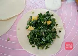 Illustration of how to make chive pancake 6