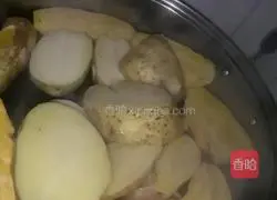 Illustration of how to make potato steamed cakes 1