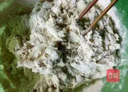 Illustration of how to make scallion dough pancakes 4