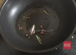 Illustration of how to make green onion and egg batter cake 2