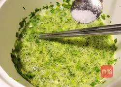 Illustration of how to make leek and egg pancakes 4