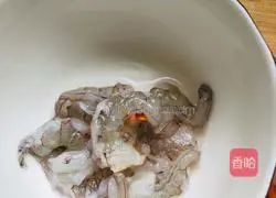 Illustration of how to make shrimp cake sandwich that babies love to eat 2