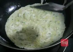 Illustration of how to make egg pancakes 3 