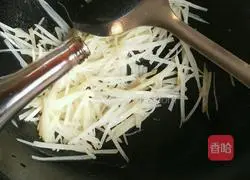 Illustration of how to make shredded potato oatmeal egg pancakes 7