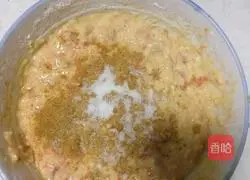 Potatoes and eggs are golden Illustration of how to make small meatloaf 3