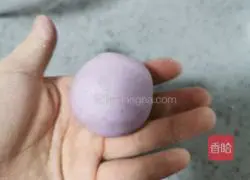 Illustration of how to make glutinous rice cakes with purple sweet potato and bean paste 15