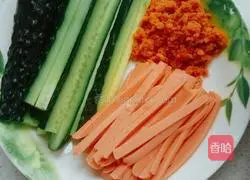 Illustration of how to make golden rice sushi 1