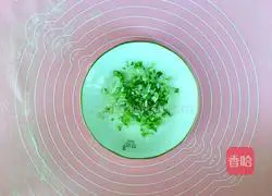 Illustration of how to make scallion pancakes 2