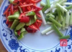 Illustration of how to make spicy double pepper naan pancakes 9