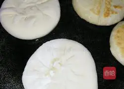 Illustration of how to make leek and egg pancakes 6