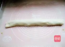 Five-spice hot noodles Illustration of how to make crispy long sesame cakes 6