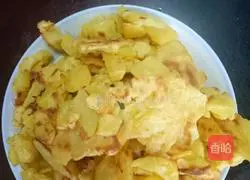 Golden Duck Egg Potatoes Illustration of making pancakes 6