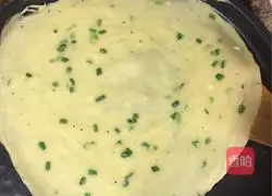 Illustration of how to make egg and green onion cake 7