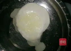 Illustration of how to make crystal cornmeal cake 5