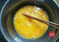 Illustration of how to make egg and rice pancakes 3