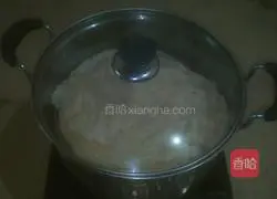 Illustration of how to make whitening and nourishing almond lotus leaf cake 4