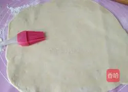 Illustration of how to make golden meat cake 6