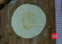 Illustration of how to fill egg cakes with success even for those with disabilities 5