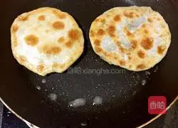 Illustration of how to make leek and sausage patties 8